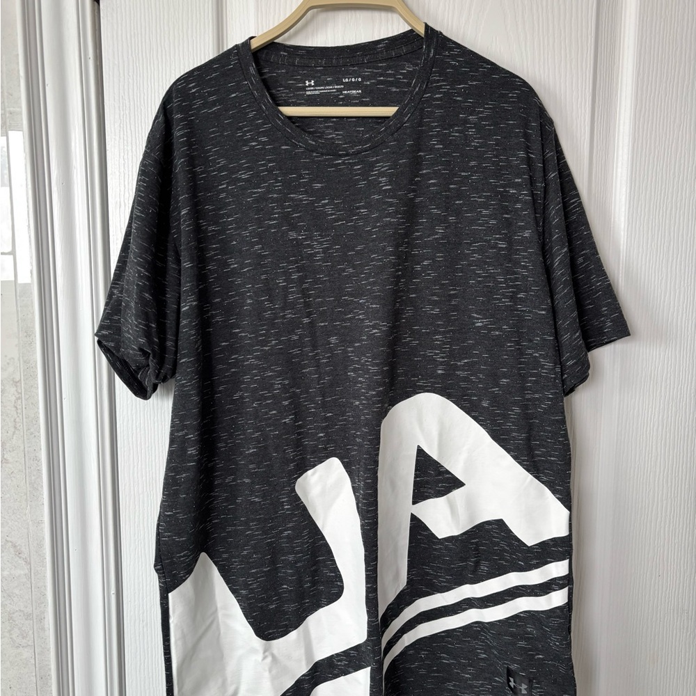 Large Men's Under Armour Tee